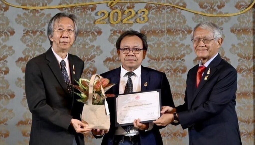 ‘ผศ.บุญเลี้ยง’รับรางวัลเชิดชูเกียรติบุคลากร มจธ.