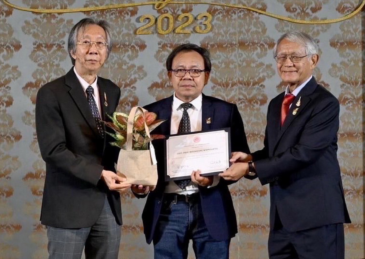 ‘ผศ.บุญเลี้ยง’รับรางวัลเชิดชูเกียรติบุคลากร มจธ.